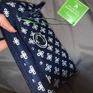 VERA BRADLEY PSU WRISTLET! 💙💙